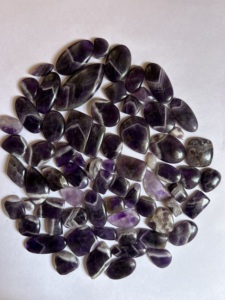 Vente en gros pas cher prix AAA Grade violet chevron améthyste cabochon pierre précieuse naturelle de forme mixte taille qualité violet améthyste - Product Image 2