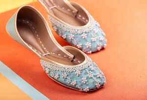 2025 última moda Otoño cuero Khusa para mujeres-venta al por mayor zapatos hechos en Pakistán con colores personalizados - Product Image 4