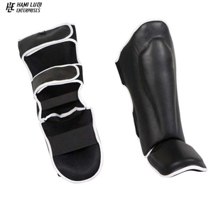 Protège-tibias professionnels personnalisés de qualité supérieure en cuir véritable noir souple, équipement de protection confortable pour le kick-boxing - Product Image 1