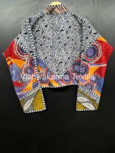Veste courte Kantha réversible vintage faite à la main, écologique, pour femmes, automne/hiver, en coton matelassé, manches longues, bouton simple sur le devant - Product Image 6