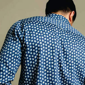 2023 nueva camisa de diseño de cuello de moda informal personalizada OEM para hombre camisa de manga larga con estampado en caliente - Product Image 5