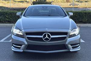 Mercedes-Benz CLS550 4Matic 2014 d'occasion, 402 ch, V8 biturbo, transmission intégrale, Premium 1 Package, non modifié - Product Image 2