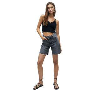 Tissu véritable de qualité supérieure Logo personnalisé Vente en gros Fabricant de haute qualité Nouveau style Meilleur matériau avec tarif bon marché pour les femmes Crop Top - Product Image 4
