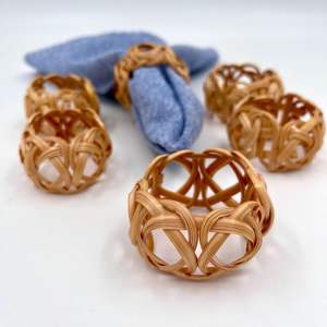 Rond de serviette en rotin en fibre naturelle avec des détails artisanaux adaptés aux événements de restaurant et aux occasions familiales spéciales - Product Image 3