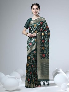 Vêtements de mariage de créateur exclusifs Combinaison attrayante Saree Dhakai Jamdani avec rayure dorée pour les femmes - Product Image 3