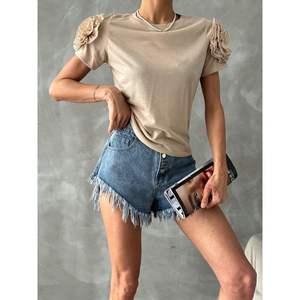 เสื้อถักผู้หญิง Topshow ขายส่ง เสื้อยืดลายกุหลาบประดับหินที่ไหล่ ดีไซน์หรูหรา - Product Image 2