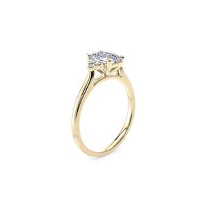 Bague de fiançailles en forme de grappe de taille émeraude pour femmes - Product Image 2