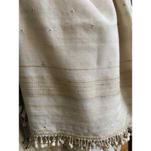 Pañuelos y chales étnicos de seda y lana tejidos a mano con espejos intrincados - Product Image 1