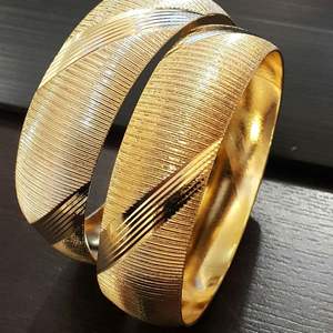 Elegantes brazaletes elegantes con acabado de latón para mujer de alta calidad personalizados para todas las ocasiones Venta caliente regalo de Navidad - Product Image 1