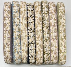 Nouveau beau ruban brodé floral avec des fleurs multicolores pouvant être utilisé comme bordures et pour des applications de vêtements - Product Image 1