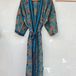 Kimono de seda crepé hecho a mano, vestido indio Vintage, bata para verano, Otoño, Primavera, Vestido de playa - Product Image 1