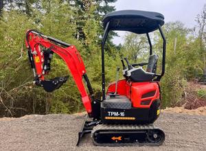 LIVRAISON GRATUITE TPM 16 MINI-EXCAVATRICE 13.5 CV, godet de terrassement de 16 pouces, commandes pilotes, bras oscillant, homologuée EPA CE, avec pouce hydraulique auxiliaire - Product Image 4