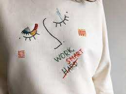 Sudaderas con capucha bordadas a mano personalizadas más vendidas para mujer, tela de punto duradera de 400gsm con cuello con capucha para otoño - Product Image 4