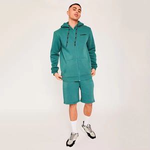 Sweat à capuche de style moderne avec short confortable Parfait pour la salle de sport, les sports et les tenues actives Ensembles de sweats à capuche et de shorts pour hommes - Product Image 3