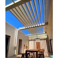 Pergola en aluminium sur mesure 6063-T5 avec lames orientables rétractables, éclairage LED, stores enrouleurs et options de cloisonnement en verre
