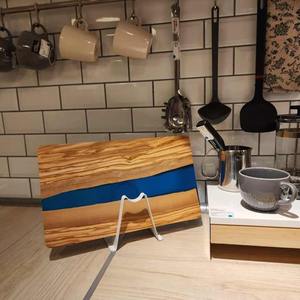 Nouvel arrivage de planche de service à découper en résine époxy et bois d'olivier rectangulaire durable avec design artisanal naturel - Product Image 2