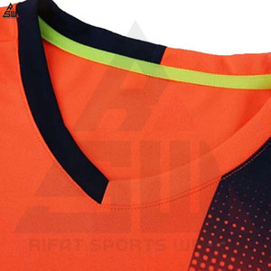 Ensemble de maillots de football personnalisés avec impression du nom du numéro Uniforme d'entraînement de football adulte unisexe 100% polyester respirant à séchage rapide - Product Image 3