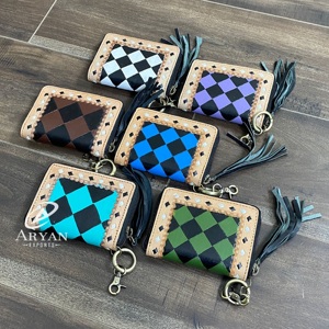 Portefeuille à fermeture éclair avec motif à carreaux exclusif 2025 avec porte-clés Porte-monnaie en cuir véritable fait à la main de qualité supérieure Mini pochette à pompon pour femmes - Product Image 1