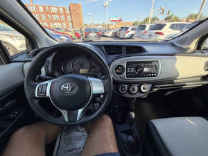 2012 T * oyota Yaris 5-Door LE d'occasion - Product Image 4