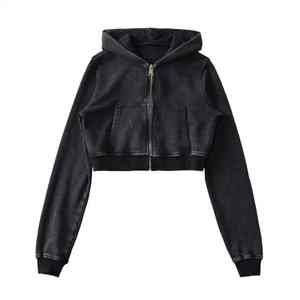 Top corto de uso diario para mujer, diseñado para una comodidad ligera, textura suave y una silueta moderna para un estilo durante todo el día. - Product Image 3