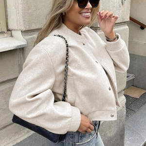 Chaqueta de lana transpirable para mujer, ropa de invierno, con botones de manga larga recortada, logotipo personalizado, estilo Letterman corto - Product Image 4