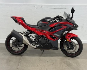 Motocicleta Deportiva NINJAs 500 ABS 2025, Nueva, con Motor Paralelo Bicilíndrico Refrigerado por Líquido, ABS, Alto Rendimiento, para Carreras y Calle - Product Image 3