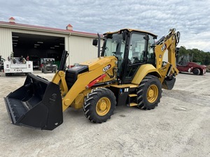 Chargeuse-pelleteuse Caterpillar 420 XE avec attache rapide, godet multi-usages de 1,3 m³, idéale pour l'excavation, le chargement et la construction - Product Image 1