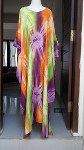 Luxueuse robe caftan Bali taille libre pour femme haut court léger avec fente pour fête plage tous les jours ou vacances - Product Image 4