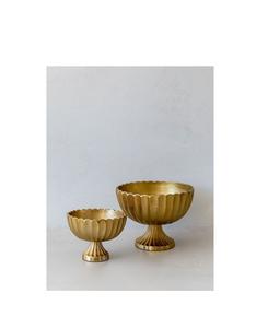 Cuenco antiguo de latón martillado con peso sólido y borde detallado ideal para decoración del hogar o estilo de mesa de eventos - Product Image 1