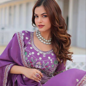 Juego de Chinon Lehenga hecho a mano de calidad superior Impresión digital con trabajo de espejo y trabajo de piedra para fiestas indias y paquistaníes - Product Image 2