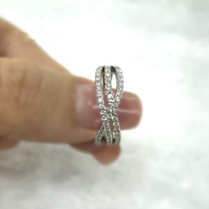 Anillo de Compromiso de Tres Hileras de Plata de Ley 925 con Moissanita de 1.3 mm, Estilo Cruzado, Media Eternidad, para Mujer, Regalo para Chicas - Product Image 4