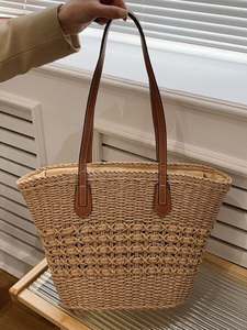 Bolso de playa de verano hecho a mano para mujer, asas de cuero de ratán tejido de Vietnam, cierre de cremallera, lazo de perlas, cadena de flores de algodón, pluma - Product Image 2