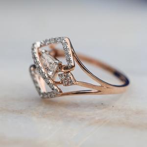 Bague de fiançailles de style classique 14 carats avec diamant de laboratoire de coupe princesse, cadeau de mariage étincelant certifié IGI écologique - Product Image 3