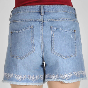 Short en jean décontracté pour femmes Pantalon en jean en coton grande taille avec logo bleu imprimé sur la taille Prix bon marché pour l'été - Product Image 2