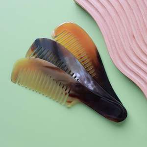 EN COLORES CUERNO BUFFALO PEINES AL POR MAYOR Peines de cuerno antiestáticos naturales para regalos de vacaciones por Artesanías de media luna - Product Image 5