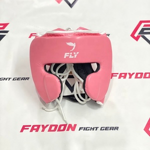 Ensemble de boxe professionnel personnalisé rose/blanc OEM ODM, tendance du moment, pour entraînement et sparring, comprenant casque de boxe, protège-guêtres et gants sur mesure - Product Image 5