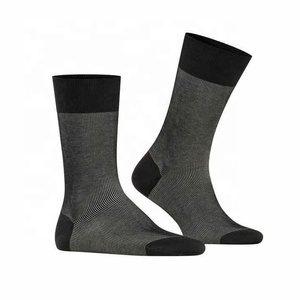 Chaussettes hautes de performance personnalisées - Évacuation de l'humidité, respirantes, mélange de coton écologique pour le yoga hivernal et la vie quotidienne - Product Image 2