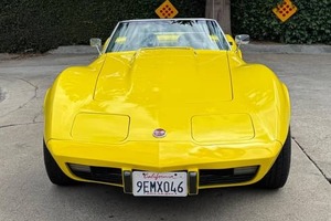 Chevrolet Corvette Coupé 2024 d'occasion, conduite classique, courbes élégantes, moteur optimisé pour la vitesse, aérodynamique, sensations fortes, héritage affûté, cuir - Product Image 2