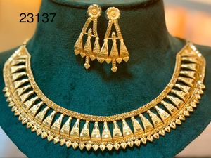 Ensemble de collier et de boucles d'oreilles en or 24 carats élégant Design complexe en forme de poire vintage pour mariage et fête Bijoux en cuivre - Product Image 2