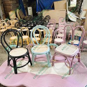 Chaise moderne de charme en rotin pour enfants pour les fêtes intérieures et extérieures Sièges élégants et confortables pour le salon et la cuisine - Product Image 2