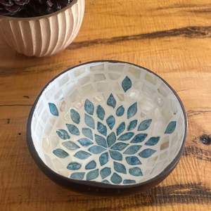 Cuenco de Nácar Pulido, Elaborado para Servir como un Impresionante Centro de Mesa para Mesas y Estantes - Product Image 5