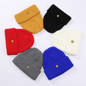 Vente en gros de bonnets tricotés vintage personnalisés avec votre logo brodé bonnets automne hiver bonnet chaud pour adultes bonnet tricoté uni en acrylique - Product Image 2