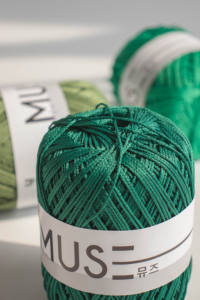 Hilo de poliéster de ganchillo al por mayor [Muse (65g)] hecho en Corea del Sur, fino y brillante de alta calidad para tejedores de ganchillo - Product Image 6