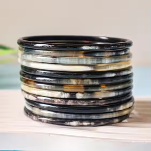 Conjunto de brazaletes de cuerno de búfalo natural Pulseras de cuerno real con forma de corazón Mujeres Uso por artesanía de media luna - Product Image 1