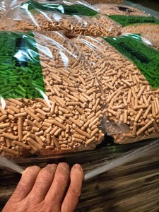 Pellets de madera DIN PLUS / EN Pellets de madera Venta al por mayor Europa Pellets de madera en 15kg Bolsas de plástico para la venta - Product Image 2