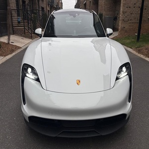 El Porsche Taycan 4S Más Genial del 2022 - Product Image 1