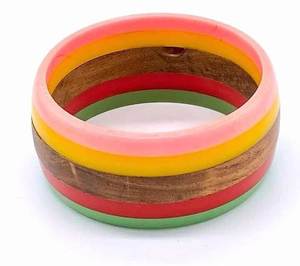 Bracelet jonc indien en résine écologique texturée, peint à la main, tendance et moderne, idéal pour les fêtes et les anniversaires, coloré et artisanal - Product Image 2