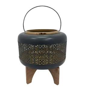 Portavelas decorativo para el hogar de hierro y madera, color verde oscuro con acabado de latón para decoración del hogar - Product Image 1