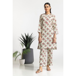 Conjunto Coordinado Off-White con Estampado Dobby para Mujer, Uso Diario, Top de Manga Tres Cuartos y Pantalones Cortos por Encima de la Rodilla, Talla XS, Conjunto de Dos Piezas - Product Image 6