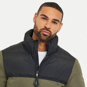 Chaqueta acolchada de invierno personalizada para hombre al por mayor con cuello levantado y diseño con capucha logotipo personalizado y opciones personalizadas - Product Image 4